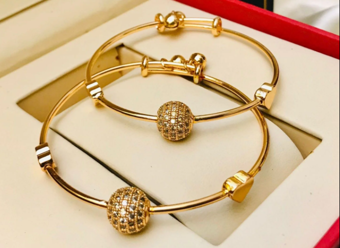 Adjustable Adult Bangle (Golden Ball )